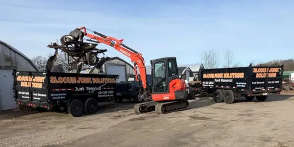 Commercial debris hauling in Rhode Island